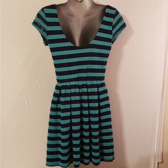 Love..ady small green black striped dress - Picture 2 of 4